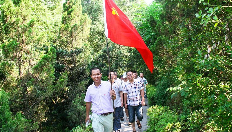 黨員赴紅色教育基地參觀學(xué)習(xí)